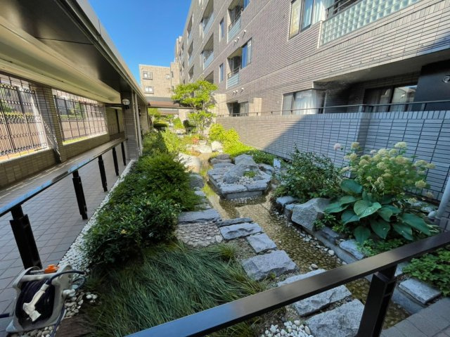 西宮市松並町の賃貸マンションのエントランス