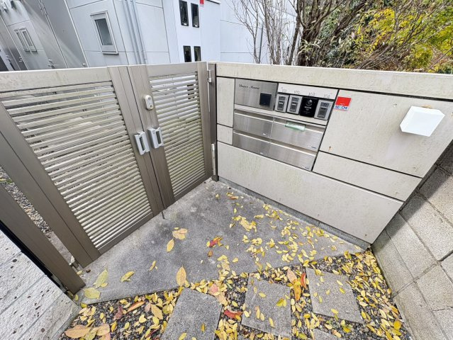 Douce　Mama【ドゥース　ママ】のエントランス