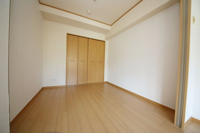 ヒルズ向イ山の洋室