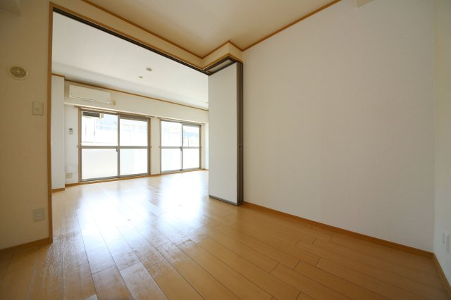 ヒルズ向イ山の洋室