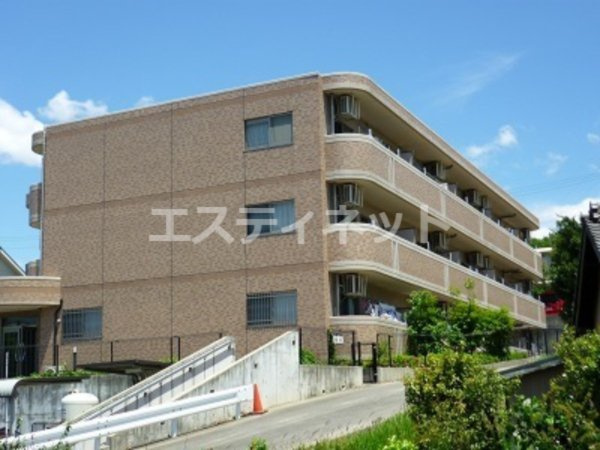 ヒルズ向イ山の外観