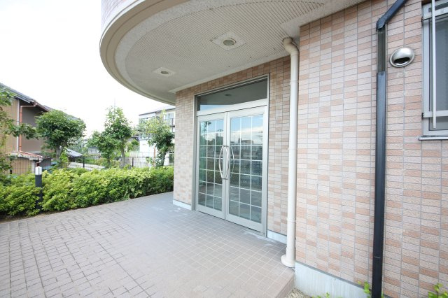 ヒルズ向イ山のエントランス