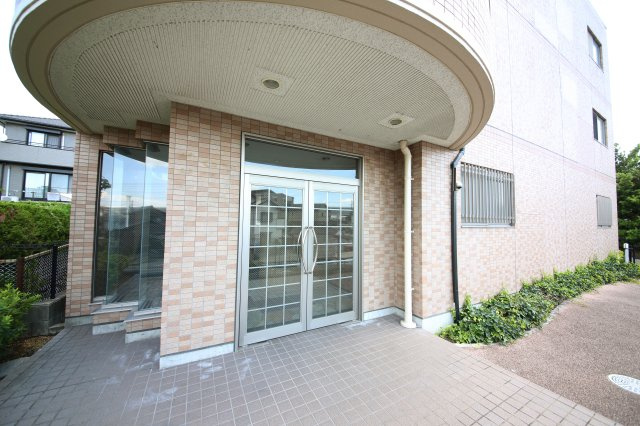 ヒルズ向イ山のエントランス