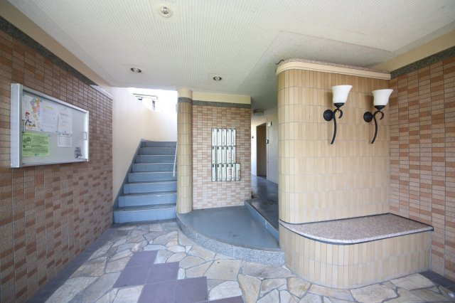 ヒルズ向イ山のエントランス