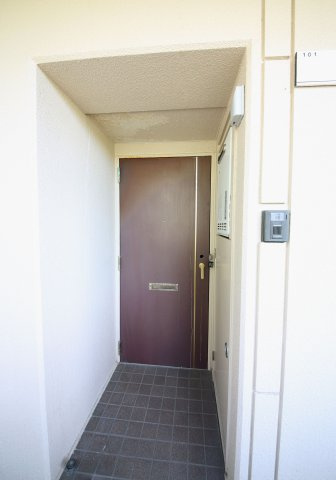 ヒルズ向イ山の玄関