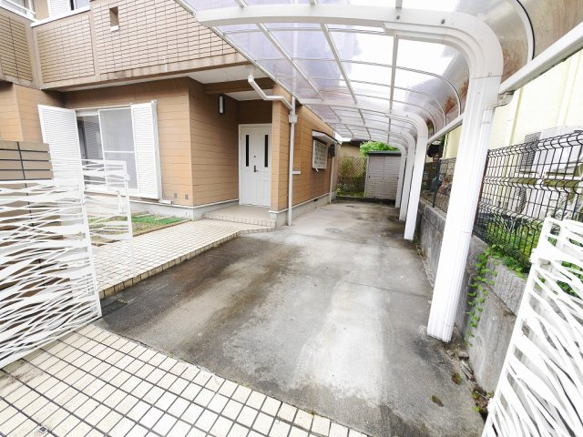 西山1丁目戸建の駐車場
