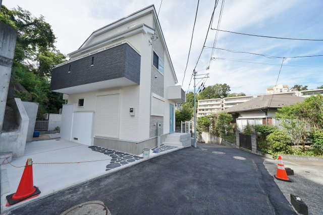 【保土ケ谷区岩崎町68-8新築戸建て】★仲介手数料無料★（岩崎小学校・岩崎中学校）の前面道路含む現地写真