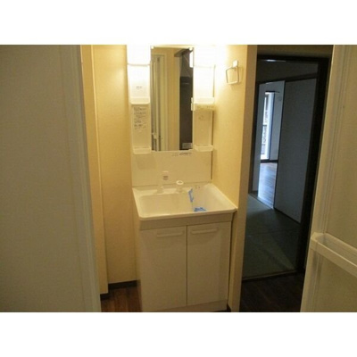 【洗面所】 | プレアール南亀井Ⅱ | スペースが確保できる洗面所です