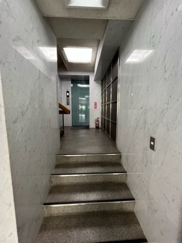 東宣ビルのロビー