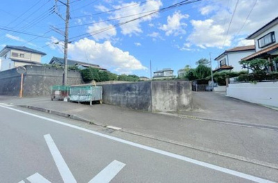 【前面道路含む現地写真】 | ◇敷地９３坪のビッグボリューム！角地♪駐車３台可◇建築条件なし売地／綾瀬市吉岡