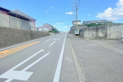 【前面道路含む現地写真】 | ◇敷地９３坪のビッグボリューム！角地♪駐車３台可◇建築条件なし売地／綾瀬市吉岡