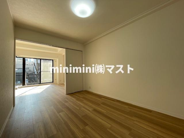 フロンティアタワー難波EASTの洋室