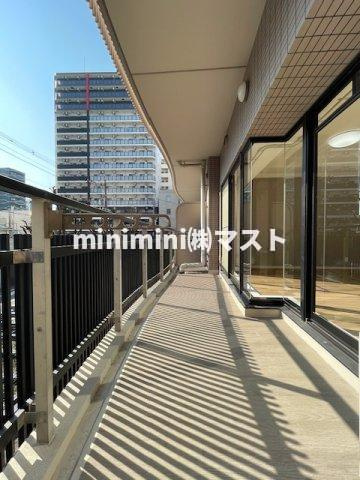 フロンティアタワー難波EASTのバルコニー