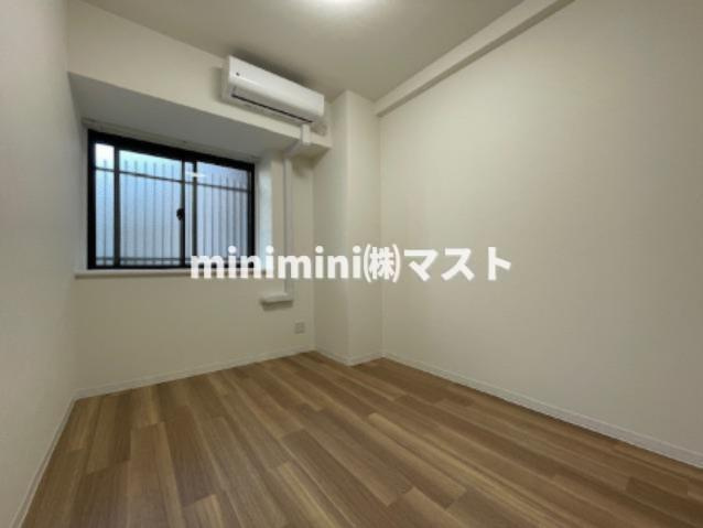 フロンティアタワー難波EASTの洋室
