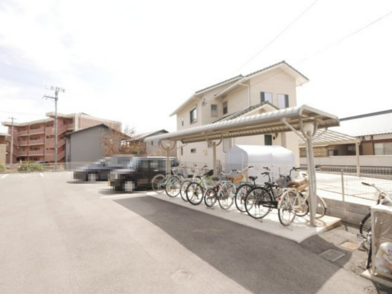 アントレのその他共用部分|駐輪場は屋根付きです。