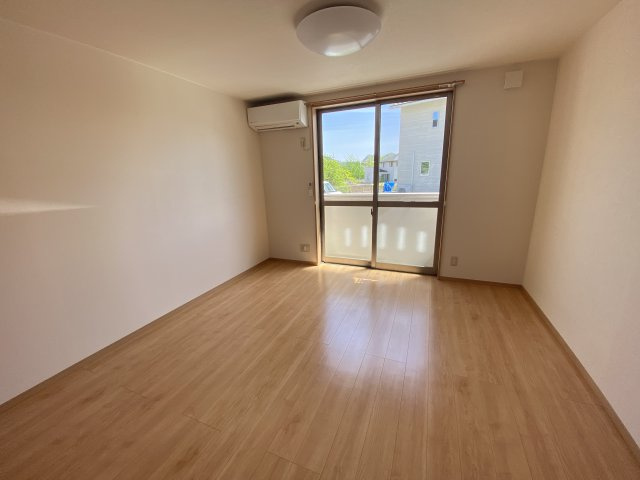 アントレの洋室|南向きのお部屋で日当たりも良好です。