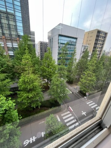花の東京ビルの内装