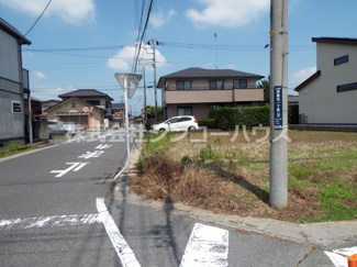 【前面道路含む現地写真】 | 南西側道路を含む現地写真です。