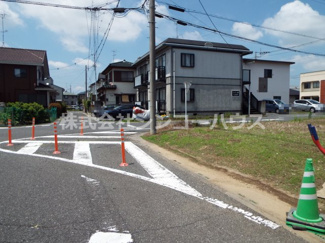 【前面道路含む現地写真】 | 南東道路側より撮影しています。