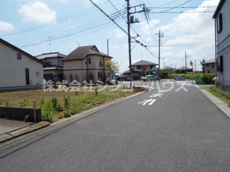 【前面道路含む現地写真】 | 南西側道路を含む現地写真です。