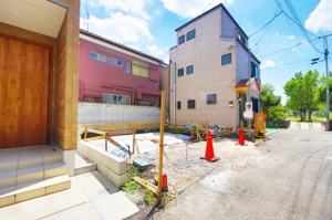 【前面道路含む現地写真】