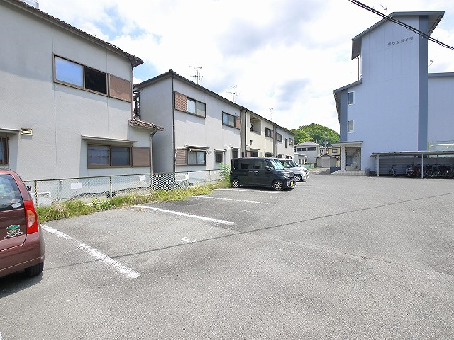 タウンハイツの駐車場|カースペースがあります