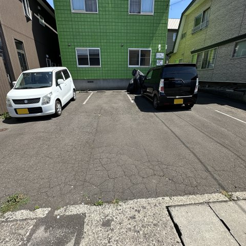 コーポドレアの駐車場