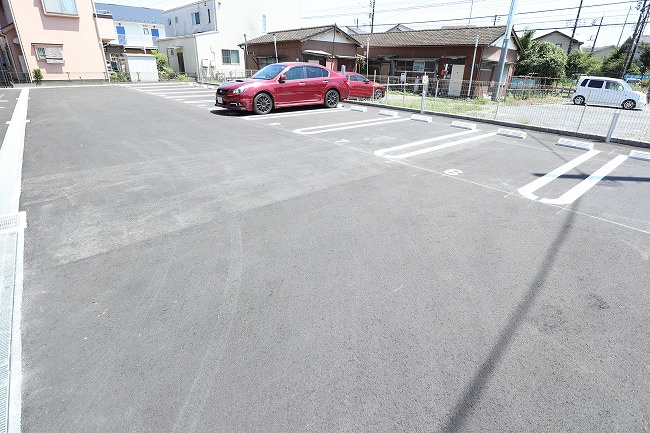 ボヌール西武立川の駐車場