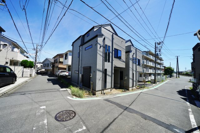 【保土ケ谷区岩井町272-4全２棟新築戸建て１号棟】★仲介手数料無料★（富士見台小学校・岩井原中学校）　の前面道路含む現地写真