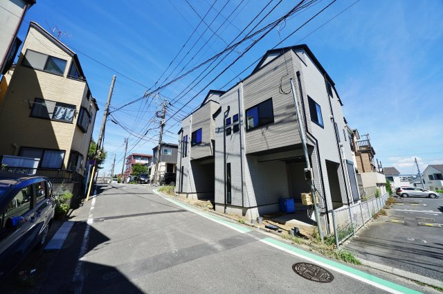 【保土ケ谷区岩井町272-4全２棟新築戸建て１号棟】★仲介手数料無料★（富士見台小学校・岩井原中学校）　の前面道路含む現地写真