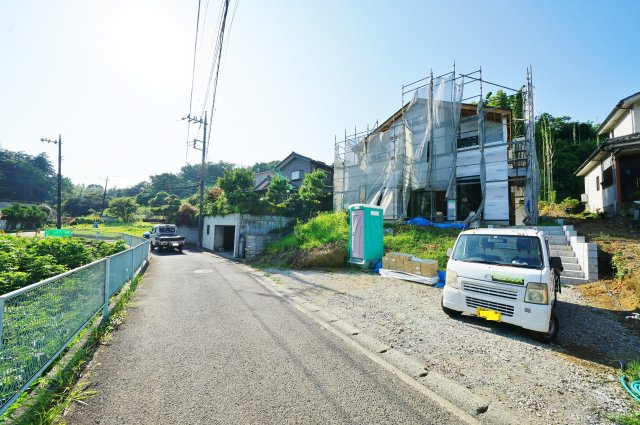 【保土ケ谷区今井町867-14新築戸建て】★仲介手数料無料★の前面道路含む現地写真