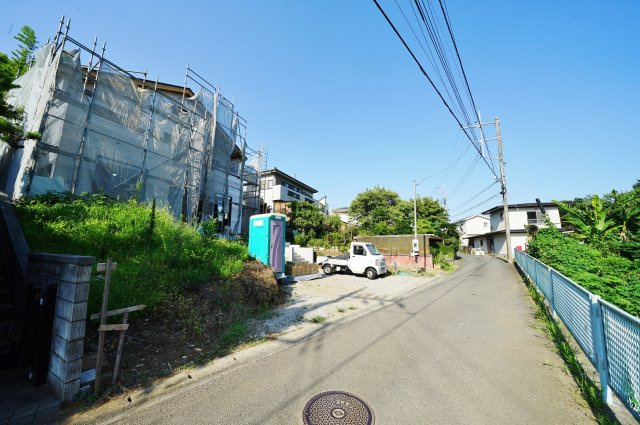 【保土ケ谷区今井町867-14新築戸建て】★仲介手数料無料★の前面道路含む現地写真