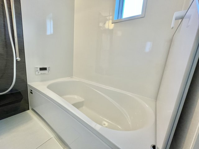 1坪サイズの浴室です。浴室乾燥機付き。