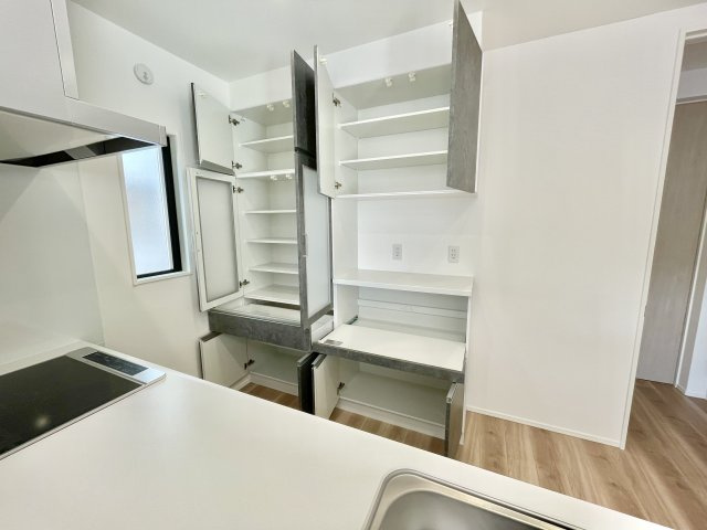 収納力のあるカップボード♪