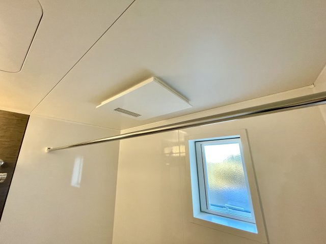 天気が悪い時期にもうれしい浴室乾燥機♪