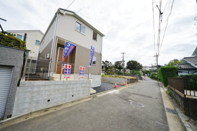 【保土ケ谷区新井町192-40新築戸建て】★仲介手数料無料★の前面道路含む現地写真