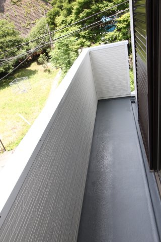 鎌倉市材木座戸建てリフォームのバルコニー|外からの目が気にならないバルコニーで洗濯物が干せます