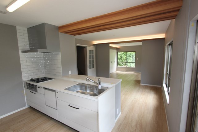 鎌倉市材木座戸建てリフォームのキッチン|きれいなキッチンです