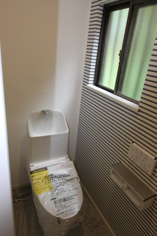 鎌倉市材木座戸建てリフォームのトイレ|落ち着いたトイレです