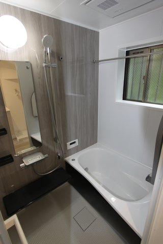 鎌倉市材木座戸建てリフォームの浴室|コンパクトで使いやすいお風呂です