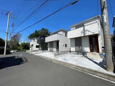 【前面道路含む現地写真】 | ◆全４棟南道路の陽当りの良い新築分譲◆藤沢市遠藤 | 全４棟南道路につき陽当たり良好！きれいに整った菖蒲沢の区画整理エリア、公園至近の閑静な住宅街！※残り①③号棟