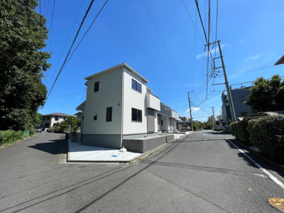 【外観】 | ◆全４棟南道路の陽当りの良い新築分譲◆藤沢市遠藤 | ①号棟：４２８０万円／カースペース２台・南西角地！