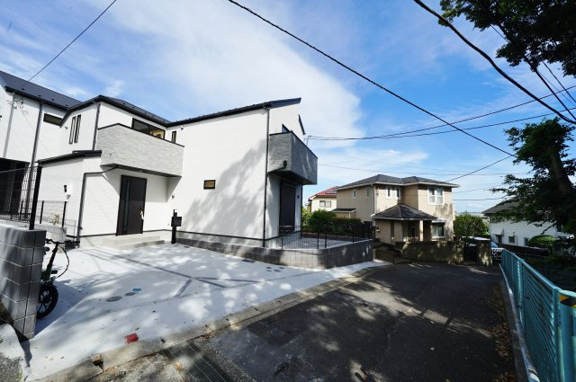 【保土ケ谷区岩崎町189-5　全２棟新築戸建て】の前面道路含む現地写真