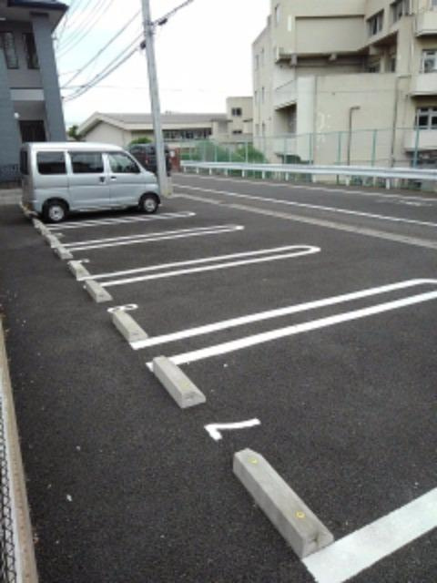 ラフレシールⅡの駐車場