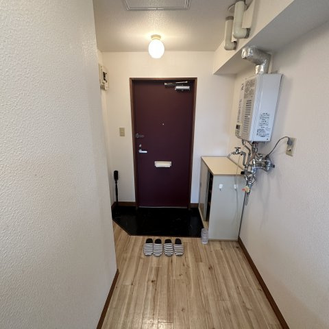 ビレッジアートむろらんの玄関