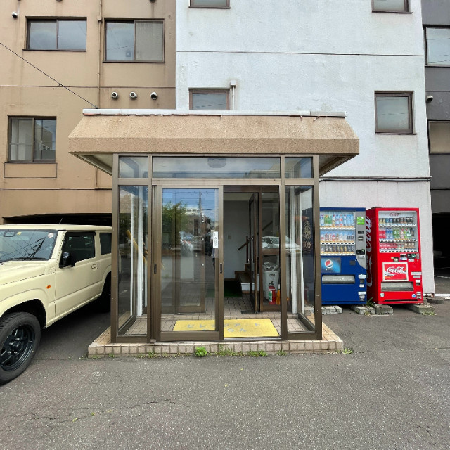 ビレッジアートむろらんのエントランス