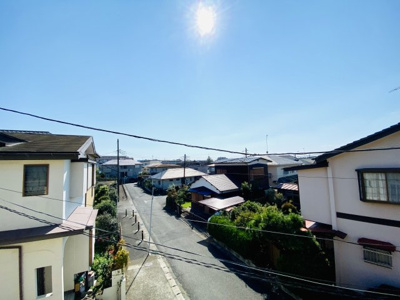【展望】 | ☆全室南向き陽当たり良好！収納豊富で充実生活☆仲介手数料不要！藤沢市亀井野 | 落ち着いた街並みが眺められます！閑静な住宅街です。