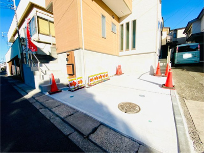 【駐車場】 | ☆全室南向き陽当たり良好！収納豊富で充実生活☆仲介手数料不要！藤沢市亀井野 | 交通量の少ないので車の出し入れも落ち着いて運転できます。