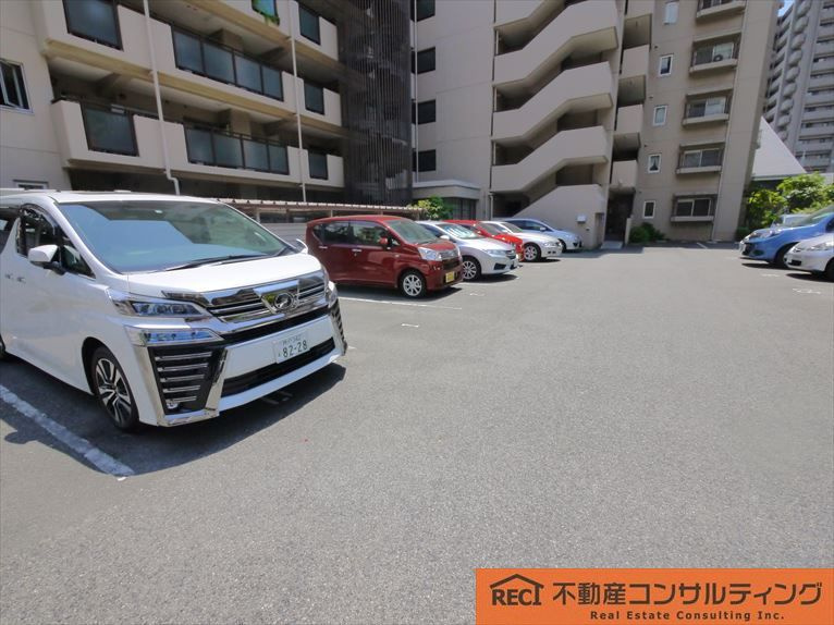 レジオン住吉川の駐車場