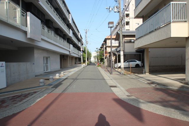 旭区大宮４丁目条件無し売土地の前面道路含む現地写真